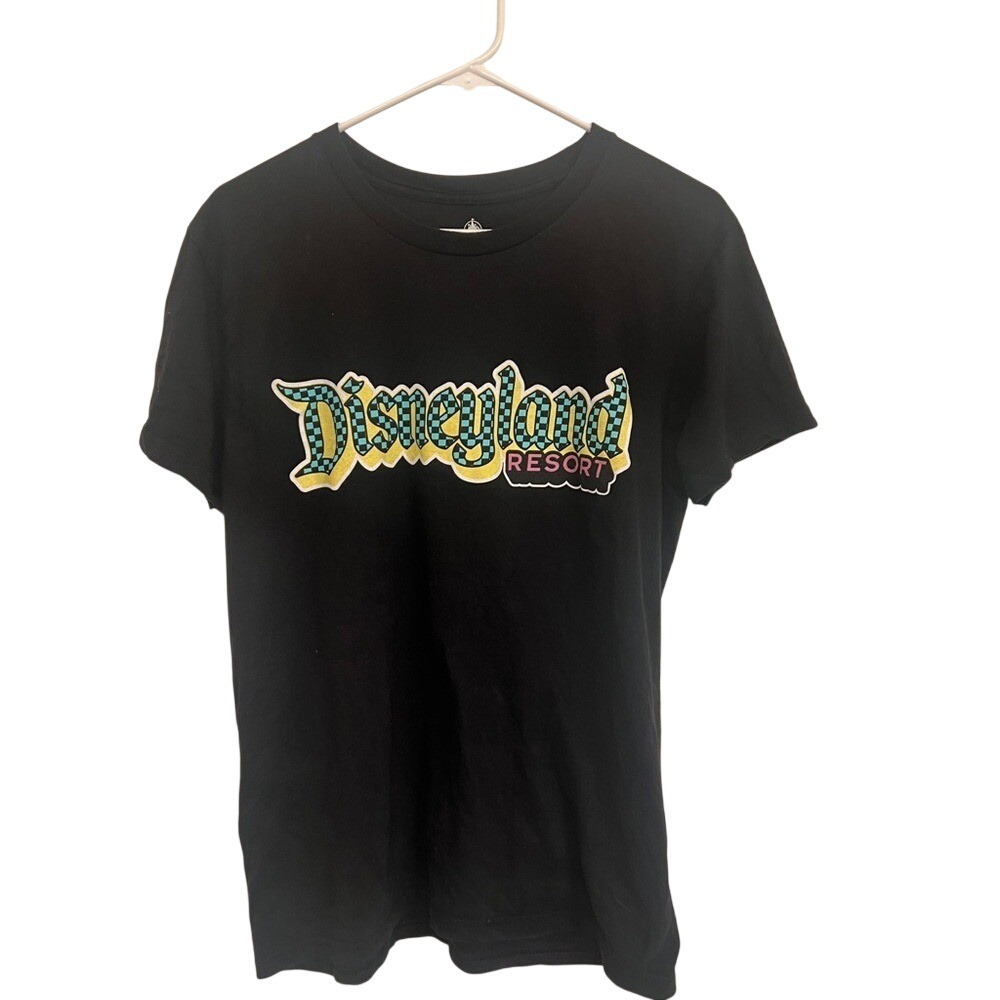 Disneyland Resort Black T-Shirt, Adult Size Medium‎